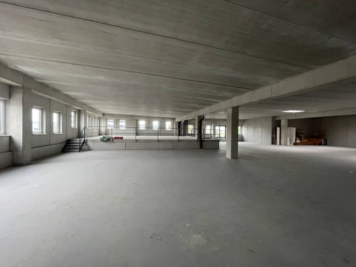 Flexible storage spaces in small and large units with excellent infrastructure and attractive terms
