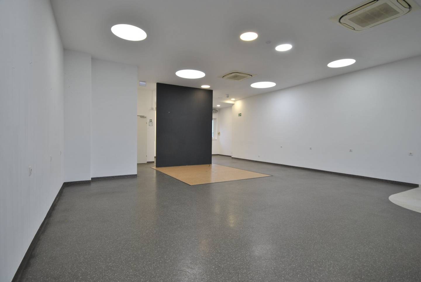 Geschäftslokal im Shopping Point Neunkirchen zu vermieten!