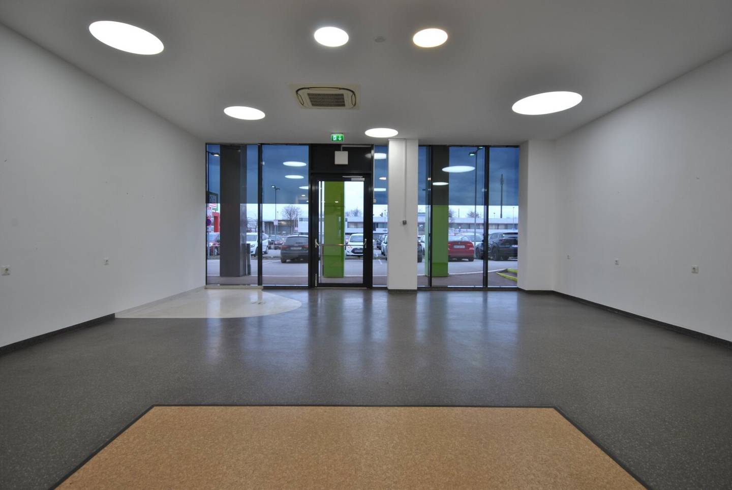 Geschäftslokal im Shopping Point Neunkirchen zu vermieten!