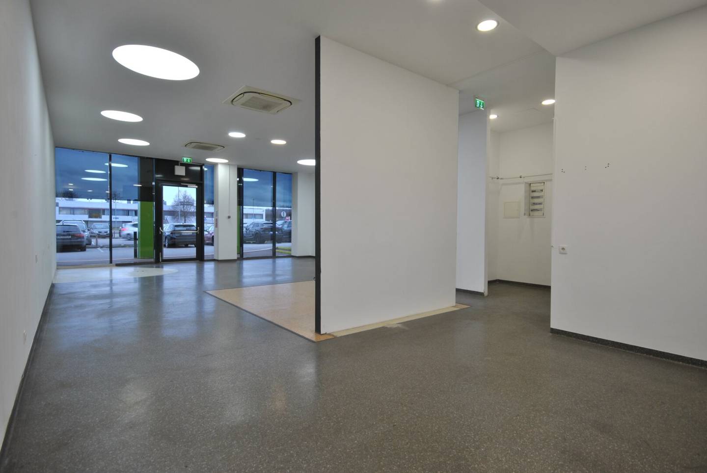 Geschäftslokal im Shopping Point Neunkirchen zu vermieten!