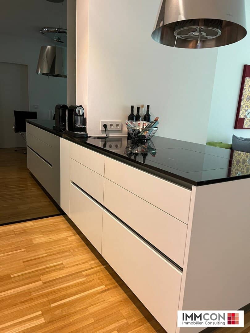 3 room new build apartment with a large loggia and fully furnished fittings in the best central location in Linz
