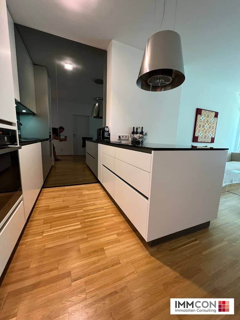 3 room new build apartment with a large loggia and fully furnished fittings in the best central location in Linz