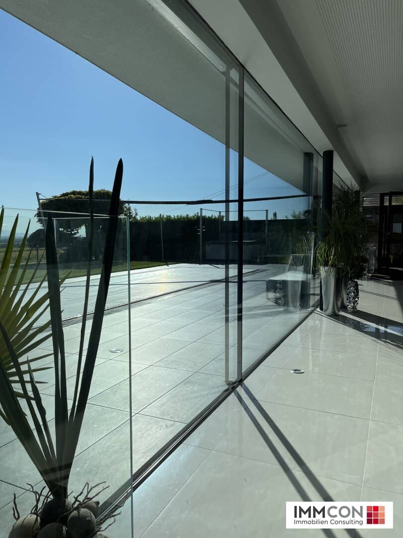 NEUWERTIGE, MODERNE LUXUSVILLA IN RUHIGER SONNENLAGE - traumhafter Ausblick!