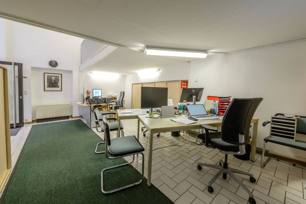 Zentrale Gewerbefläche mit Galerie und vielseitiger Nutzung