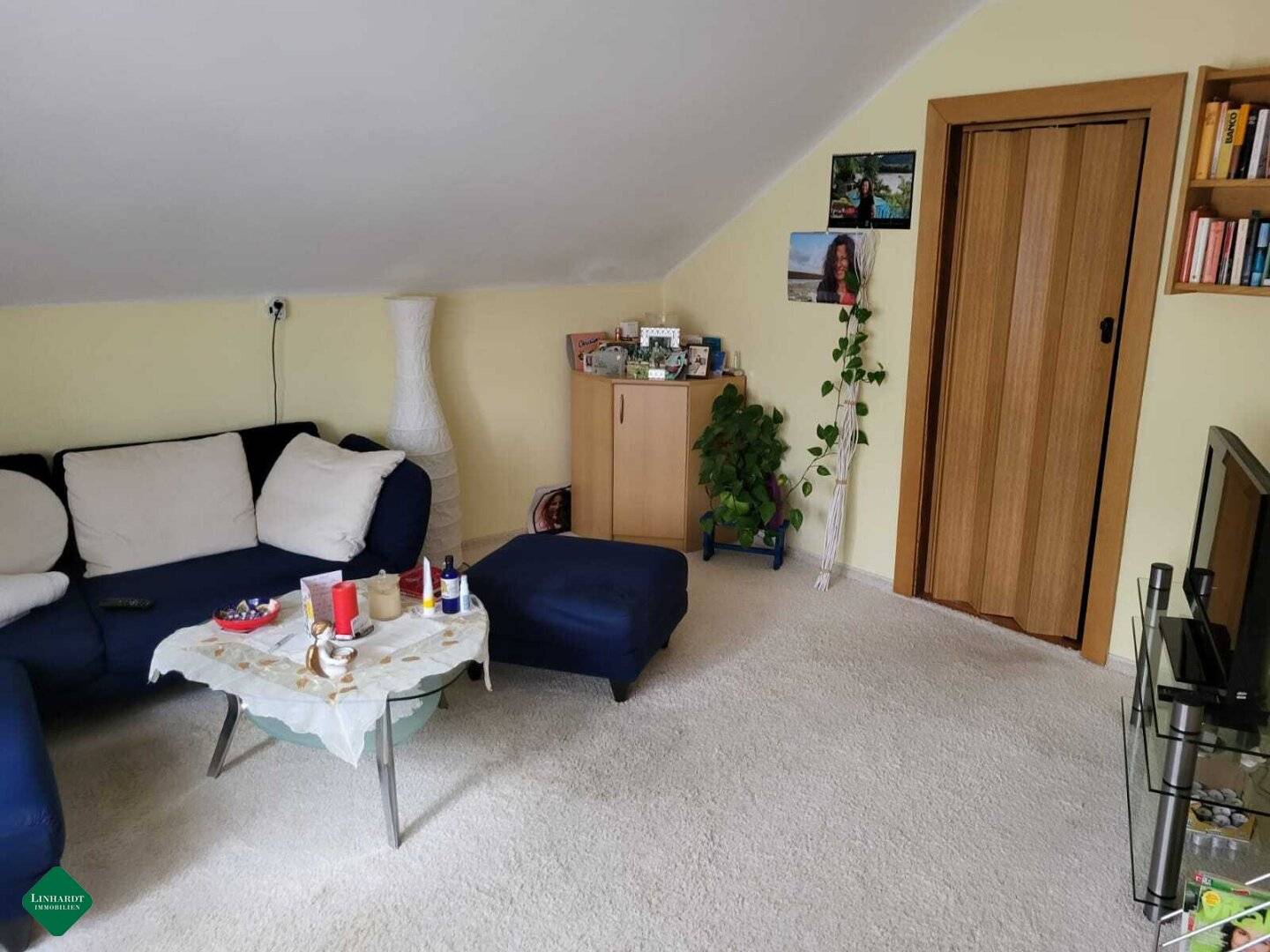 Großzügiges Haus in ruhiger Lage ( Zweiwohneinheiten möglich )