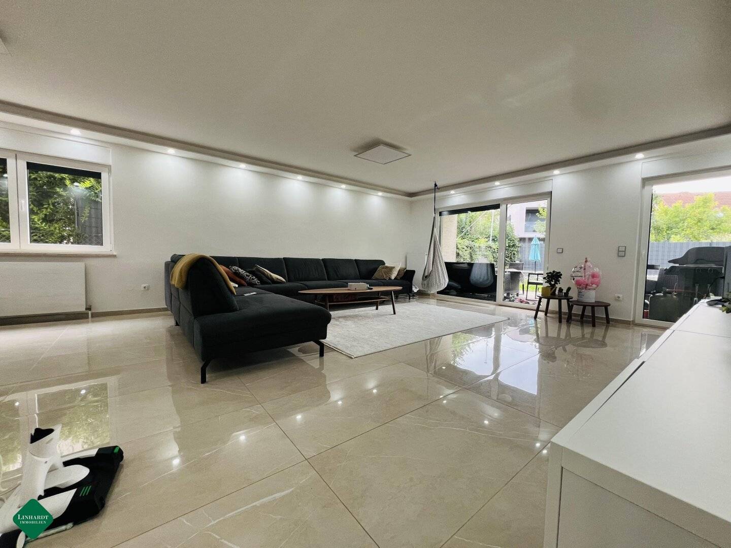 House with many possibilities (one and two family house)