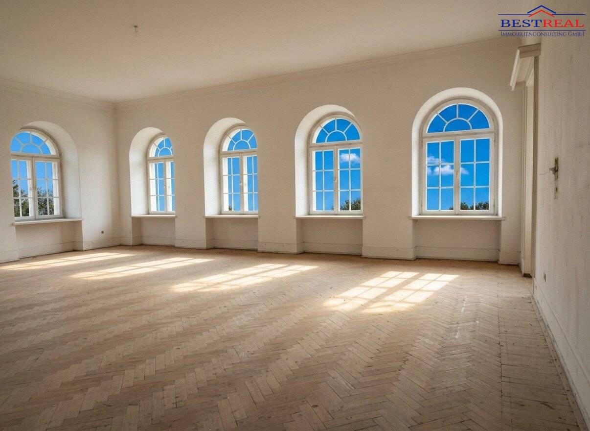 12 available living, office and loft spaces old building near Augarten Park U2