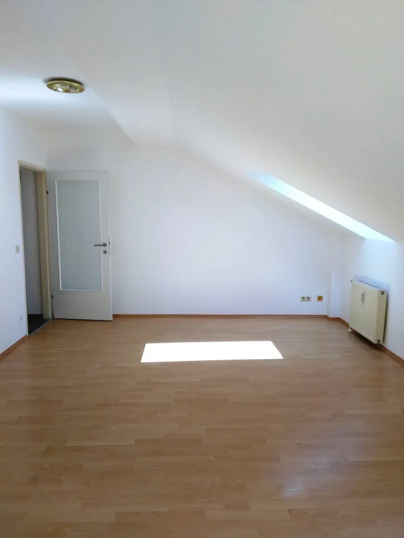 5.4% return! 7 apartments including parking in the center of Neunkirchen for sale