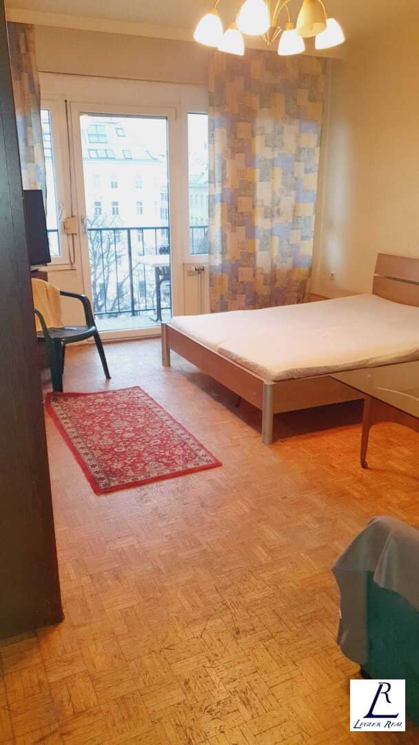 Investment or Own Home in Top Location!! U6 in 2 Minutes!