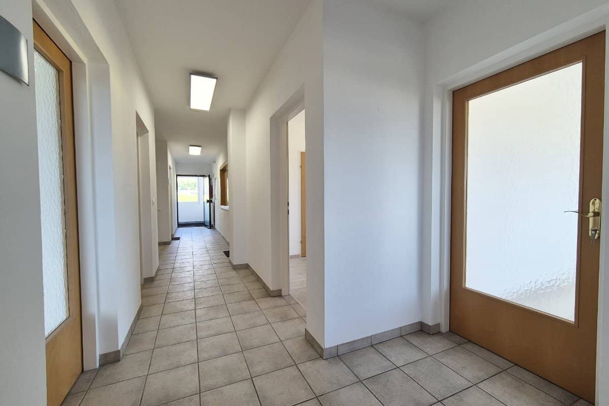 Representative office or practice with lake view and top infrastructure in Altmünster