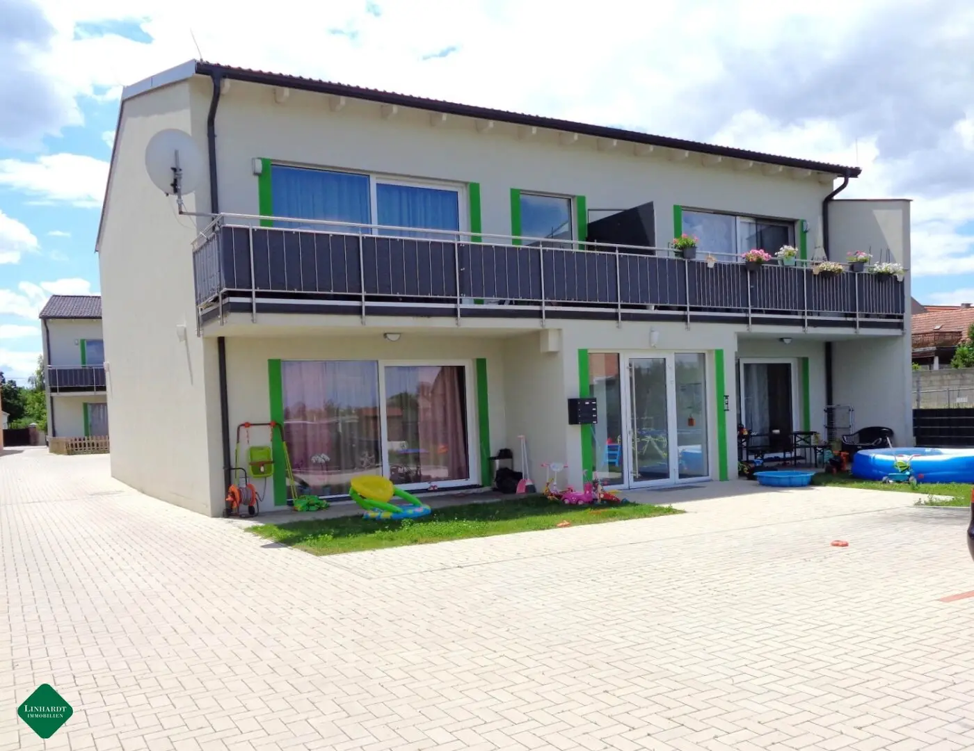 3 rooms plus parking