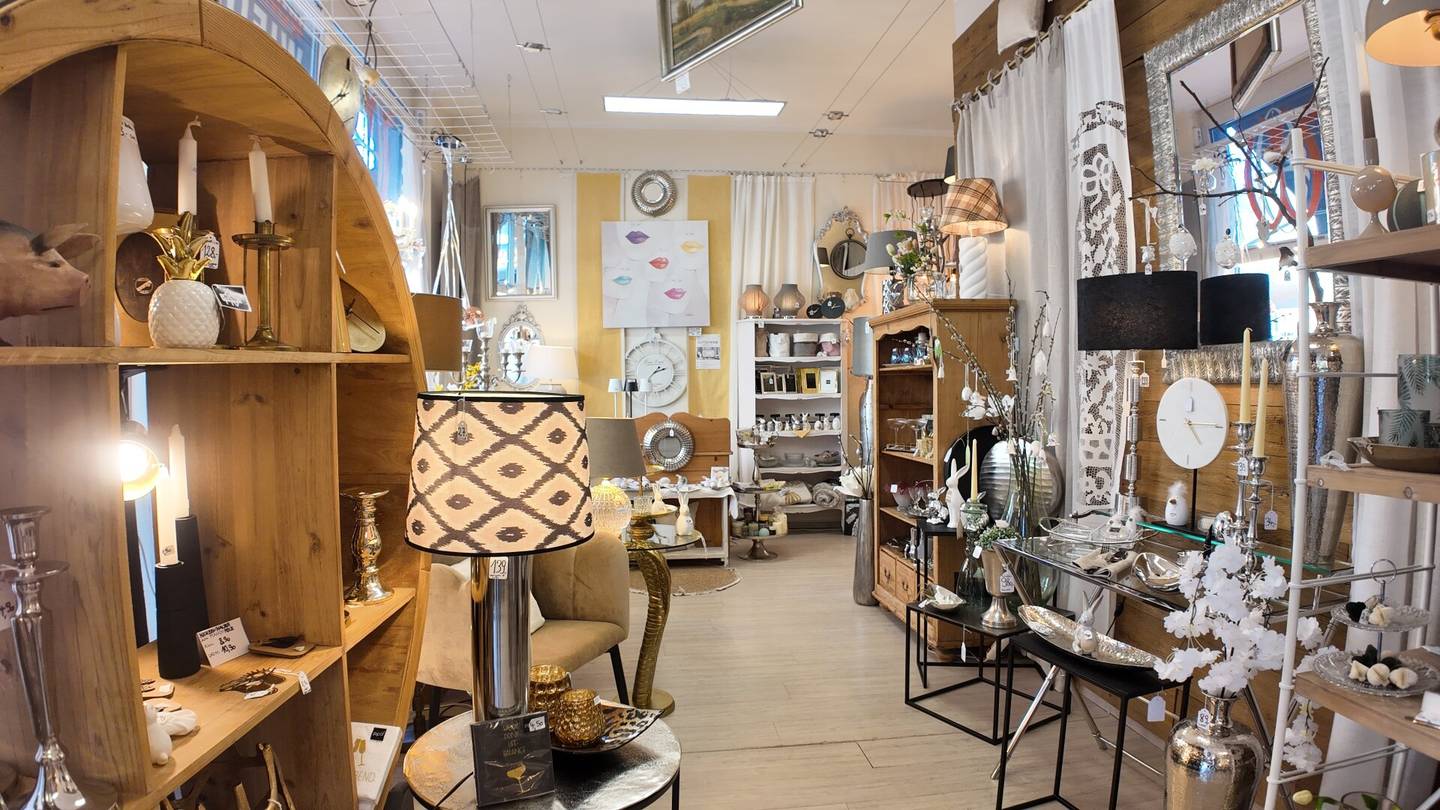 Stylish business premises in top location on Alpenstraße, established furnishing store with high quality assortment