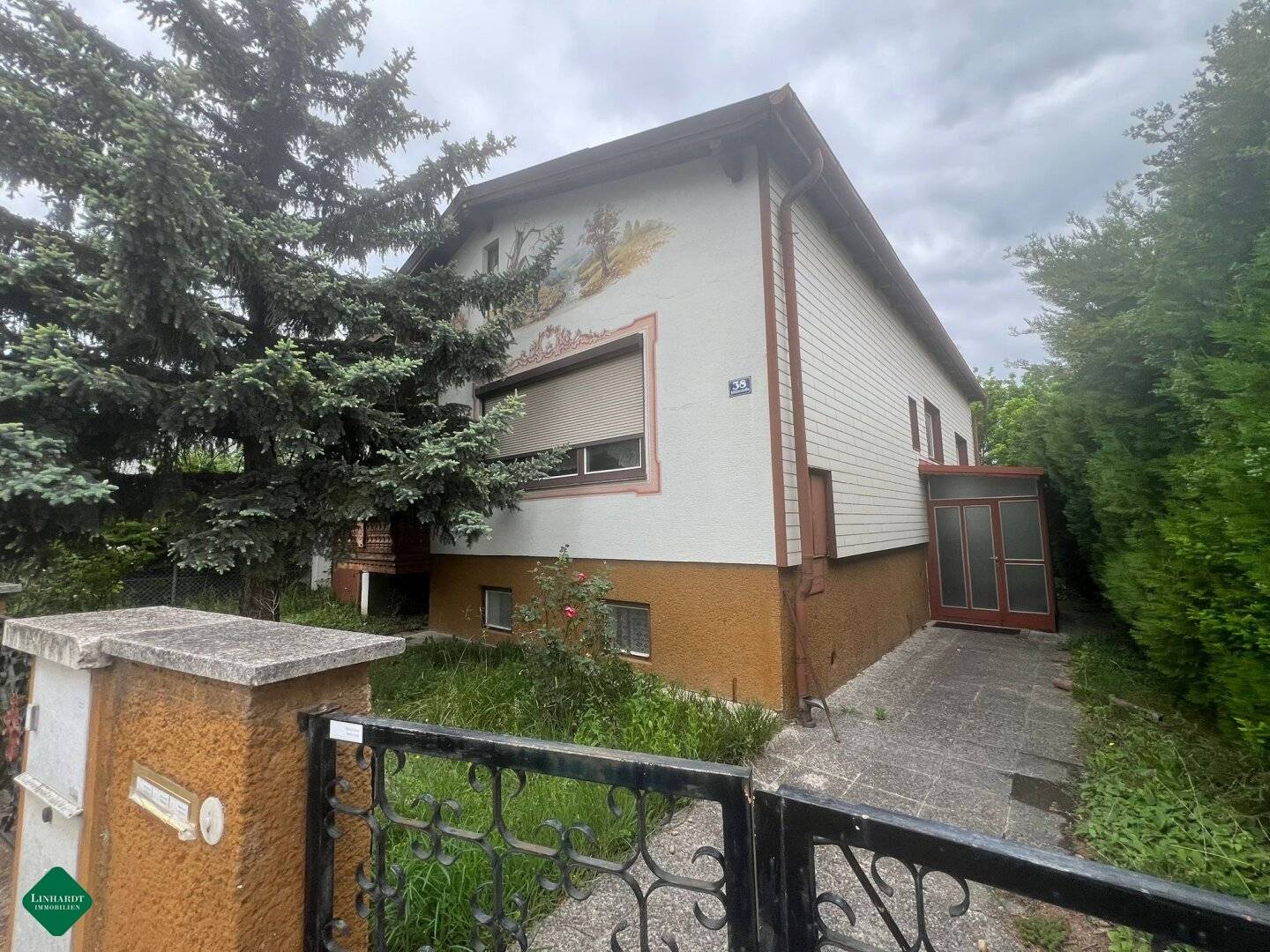 House in top location Renovation needed