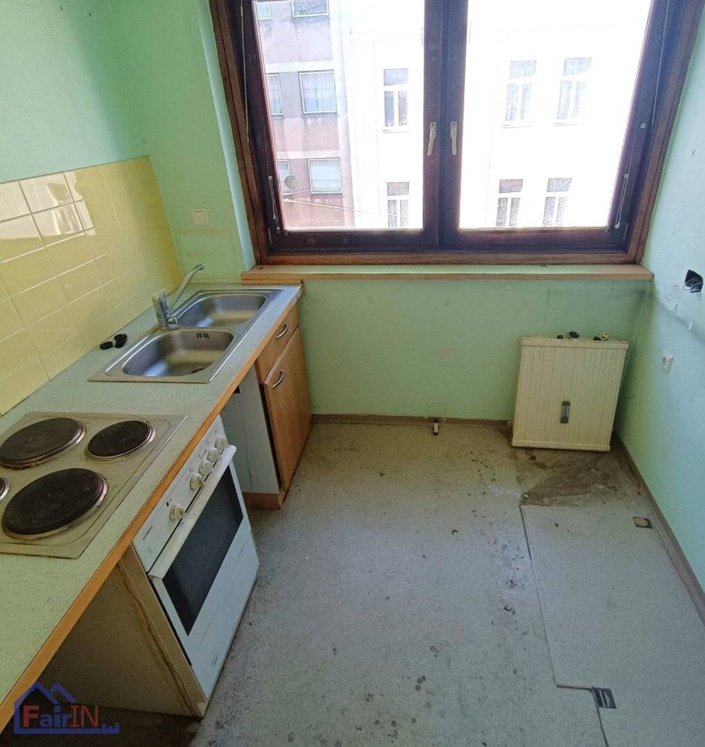 Charming two room apartment 47 m² in 1140 Vienna near U3, in need of renovation, top price €219.900