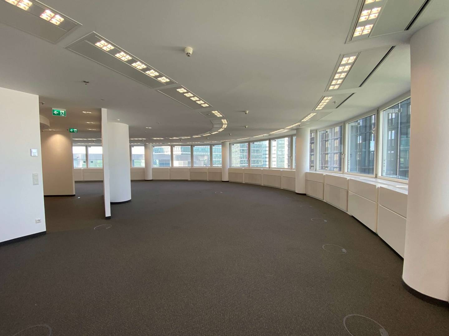 ANDROMEDA TOWER - Loftartiges Büro