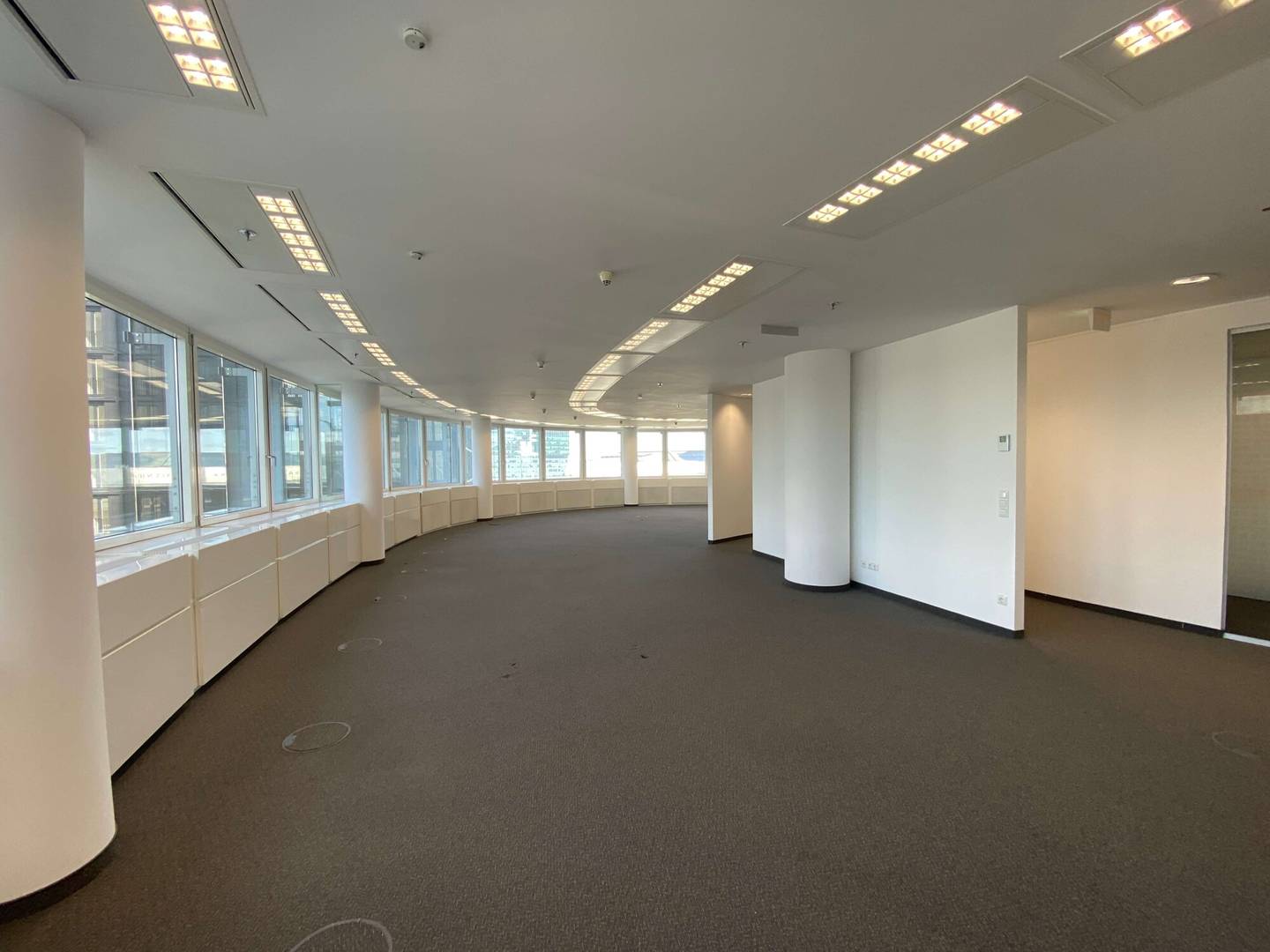 ANDROMEDA TOWER - Loftartiges Büro