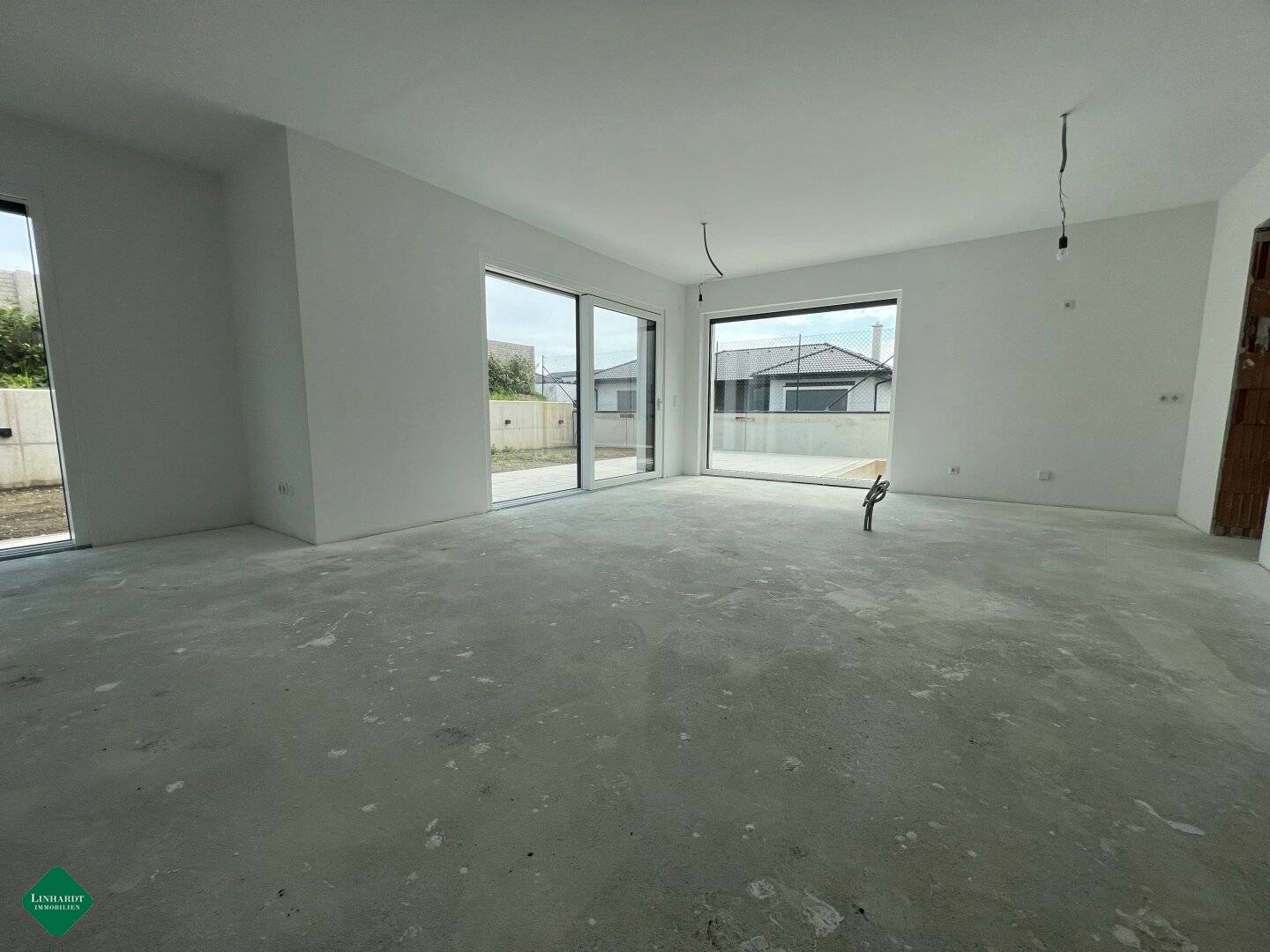 Nur noch 1 Haus verfügbar - Neubau - Modernes Haus mit Pool - Belagsfertig