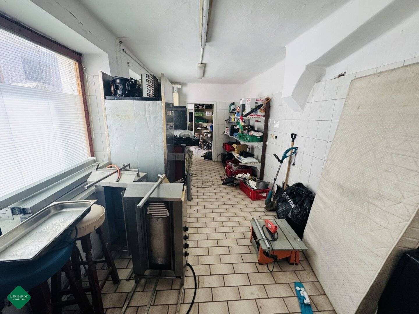 Geschäftshaus mit Wohnmöglichkeiten
