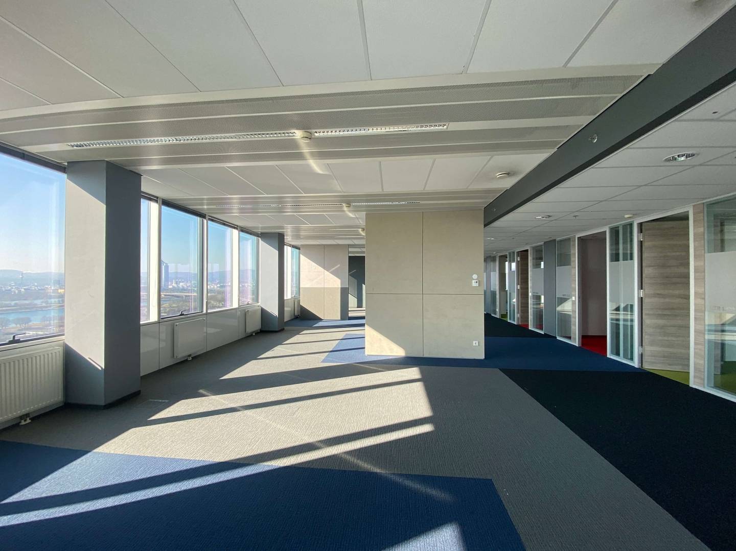 Moderne Büros mit Weitblick - SATURN TOWER