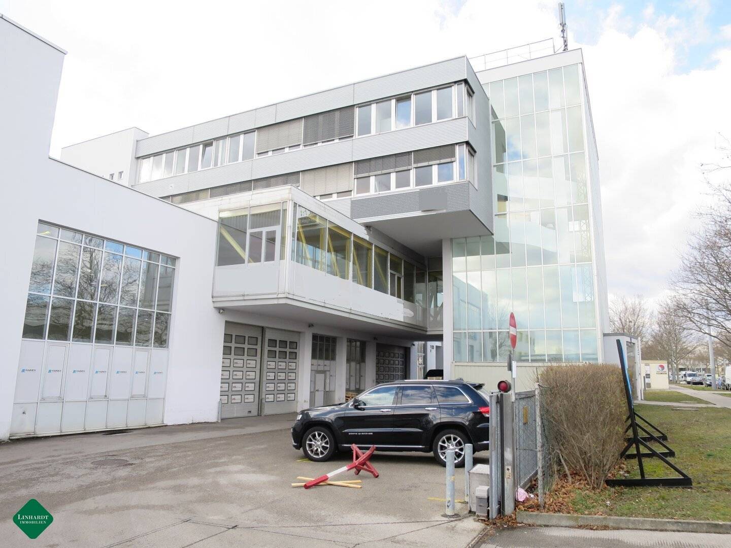 Moderne Bürofläche mit viel Tageslicht