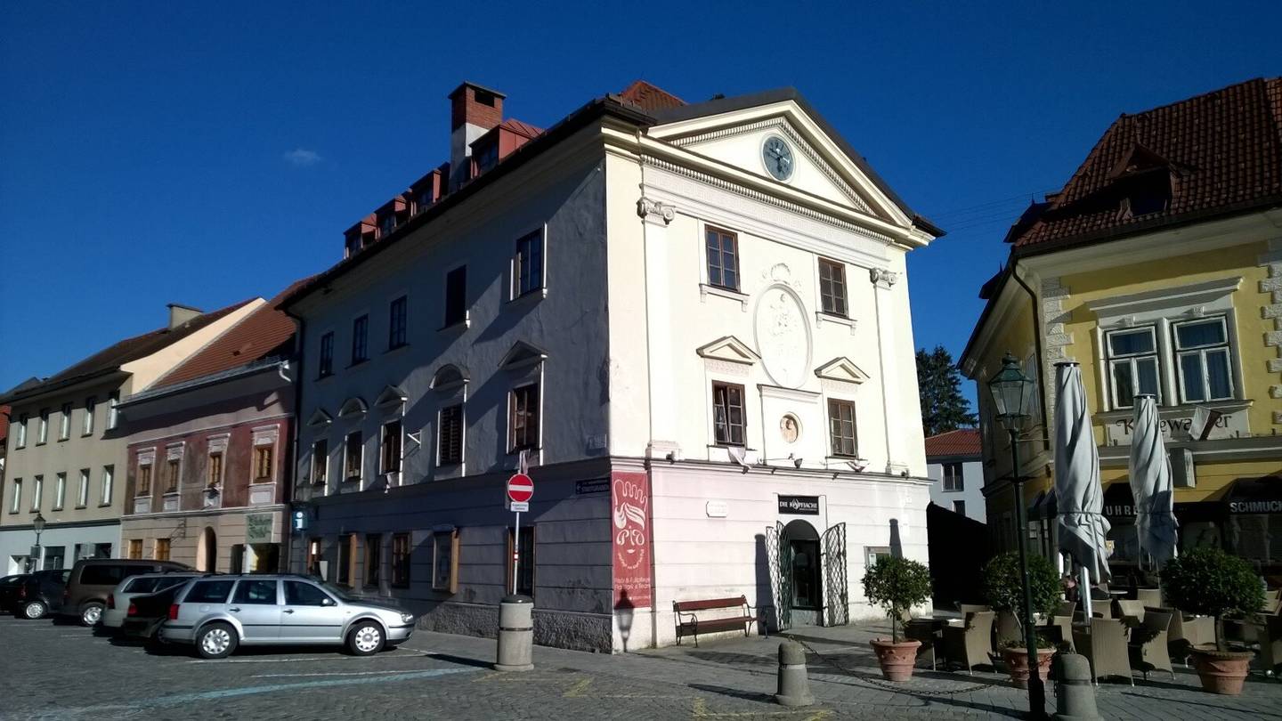 Renovated historic apartment on Hauptplatz Friesach