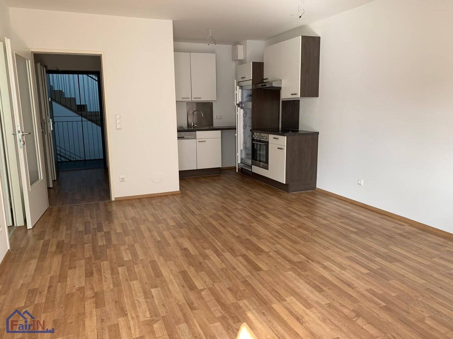 Top location quiet and bright two-room new-build apartment with balcony approx 58 m² two minutes from Hauptbahnhof