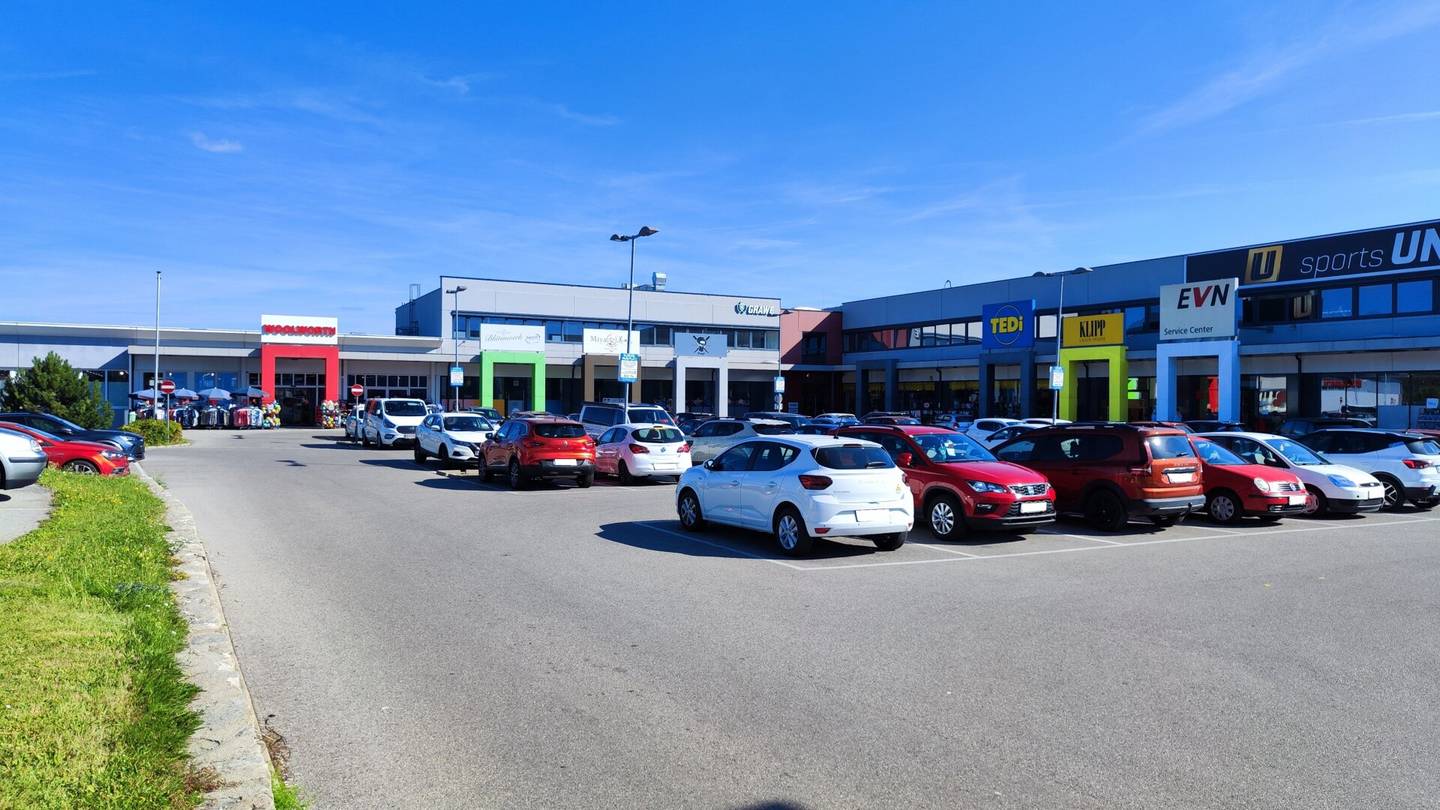Modern office with 66 m² for rent in Shopping Point Neunkirchen