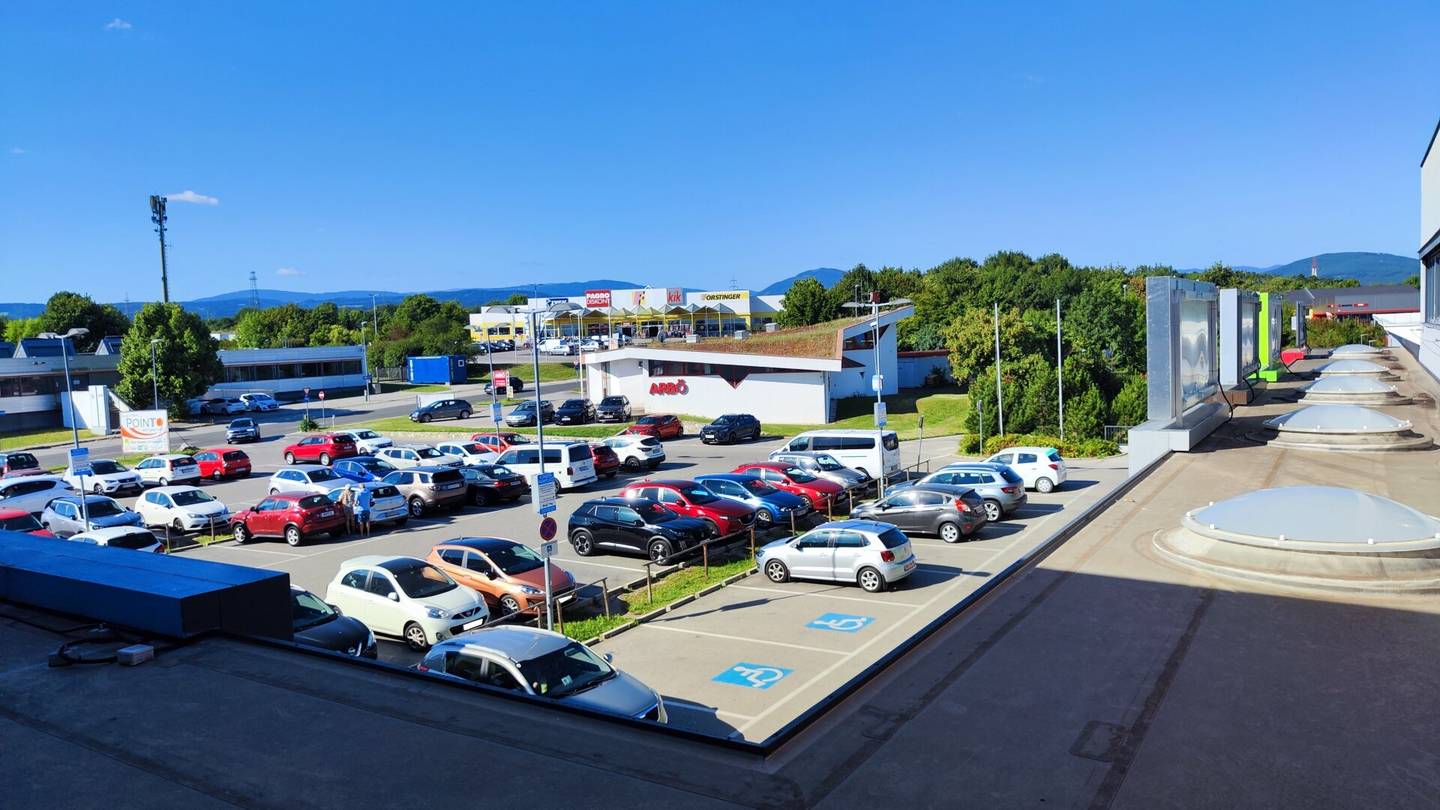 Modern office with 66 m² for rent in Shopping Point Neunkirchen