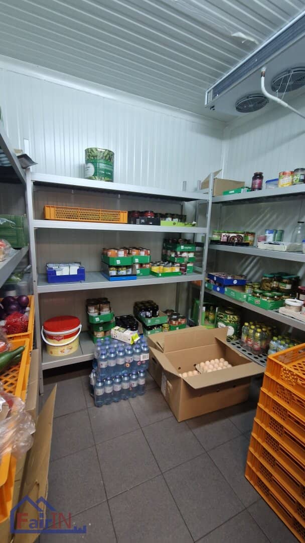 Generalsaniertes Geschäftslokal im Souterrain mit kompletter Ausstattung zu verkaufen