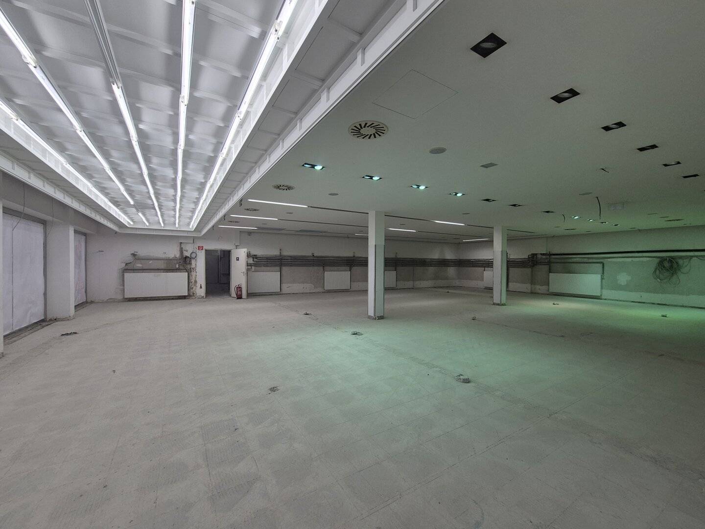 Großraum Geschäft in der Hauptplatzpassage Neunkirchen zu mieten!