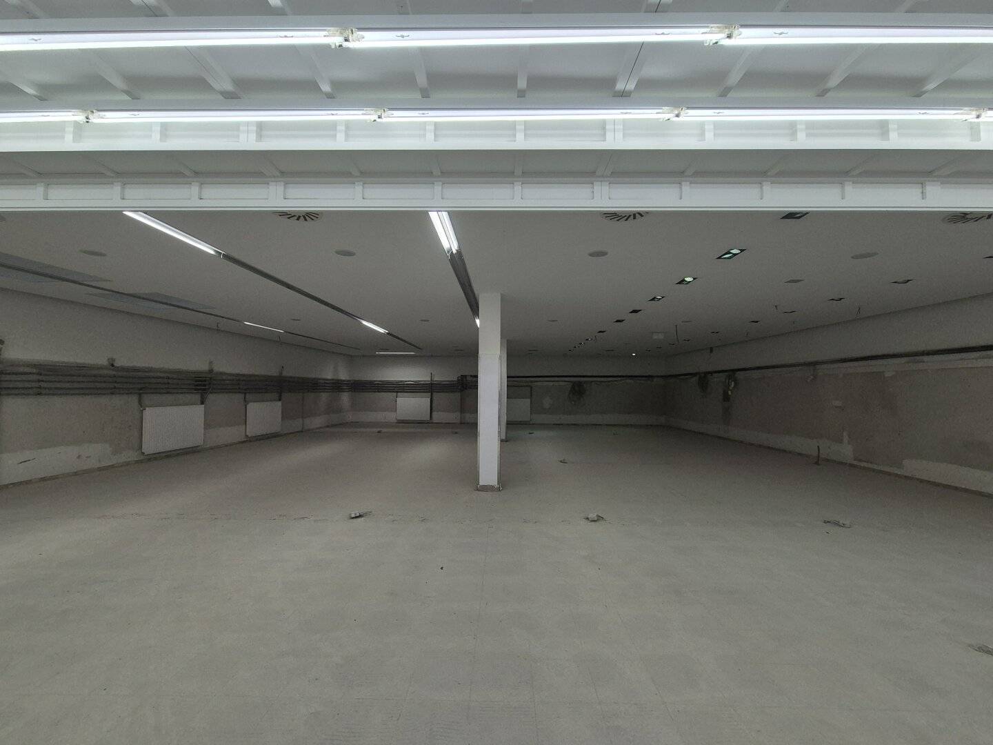 Großraum Geschäft in der Hauptplatzpassage Neunkirchen zu mieten!