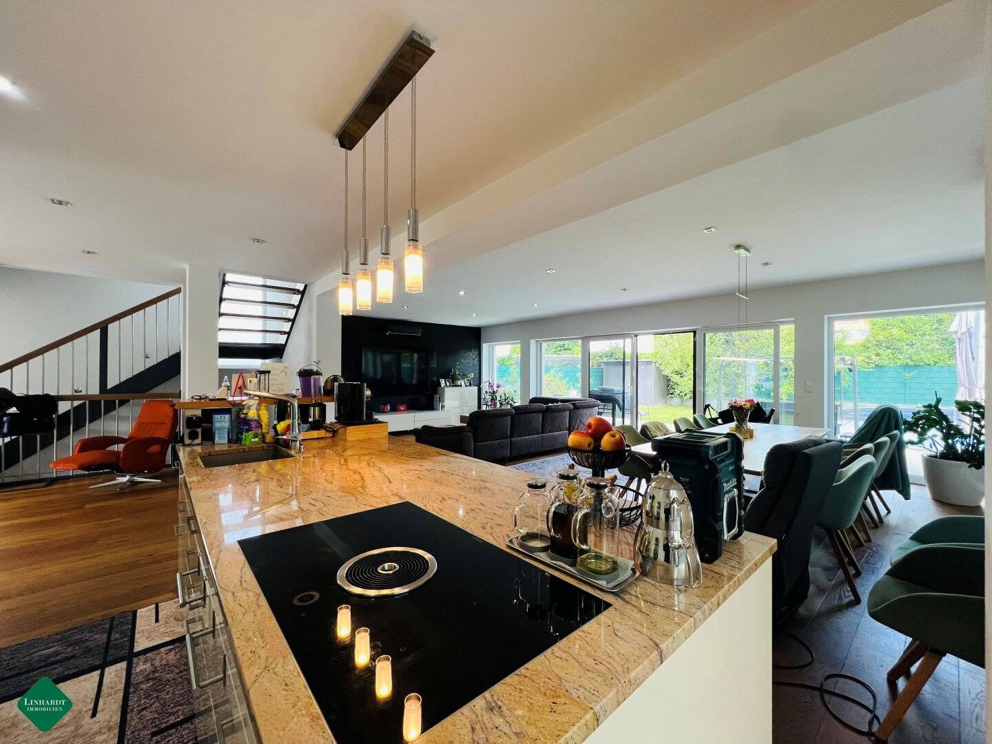 Modern Luxury Single-Family Home with Pool and Rooftop Terrace and a View of Vienna, Vienna