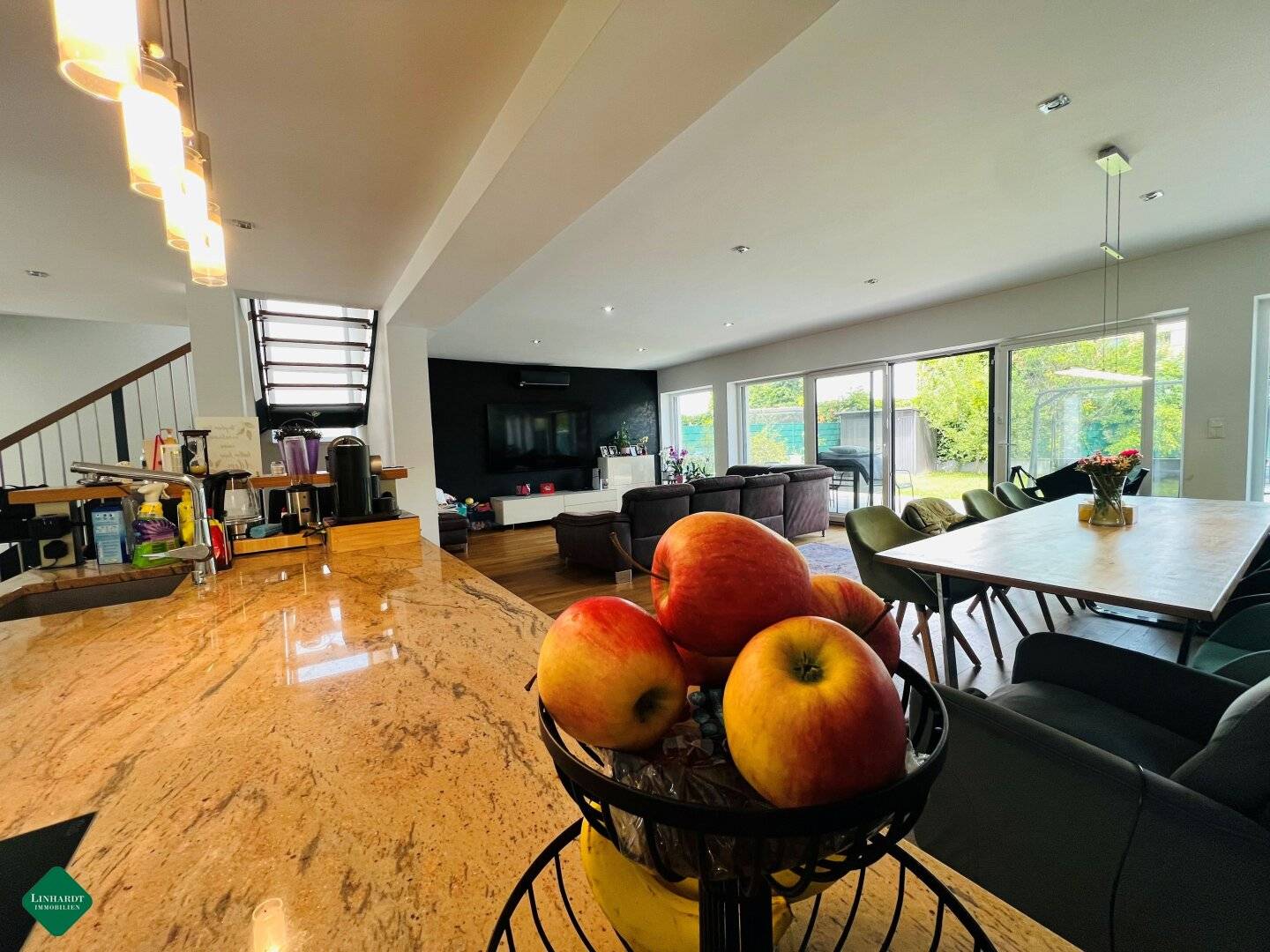 Modern Luxury Single-Family Home with Pool and Rooftop Terrace and a View of Vienna, Vienna