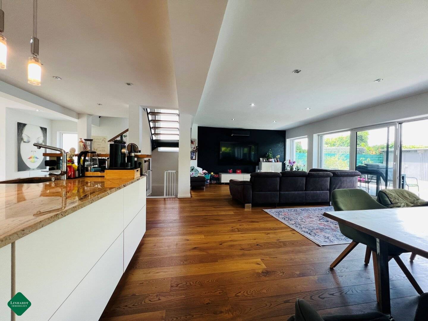 Modern Luxury Single-Family Home with Pool and Rooftop Terrace and a View of Vienna, Vienna