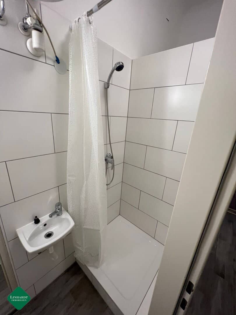 U4 Schönbrunn approximately 300 m 1 room single apartment