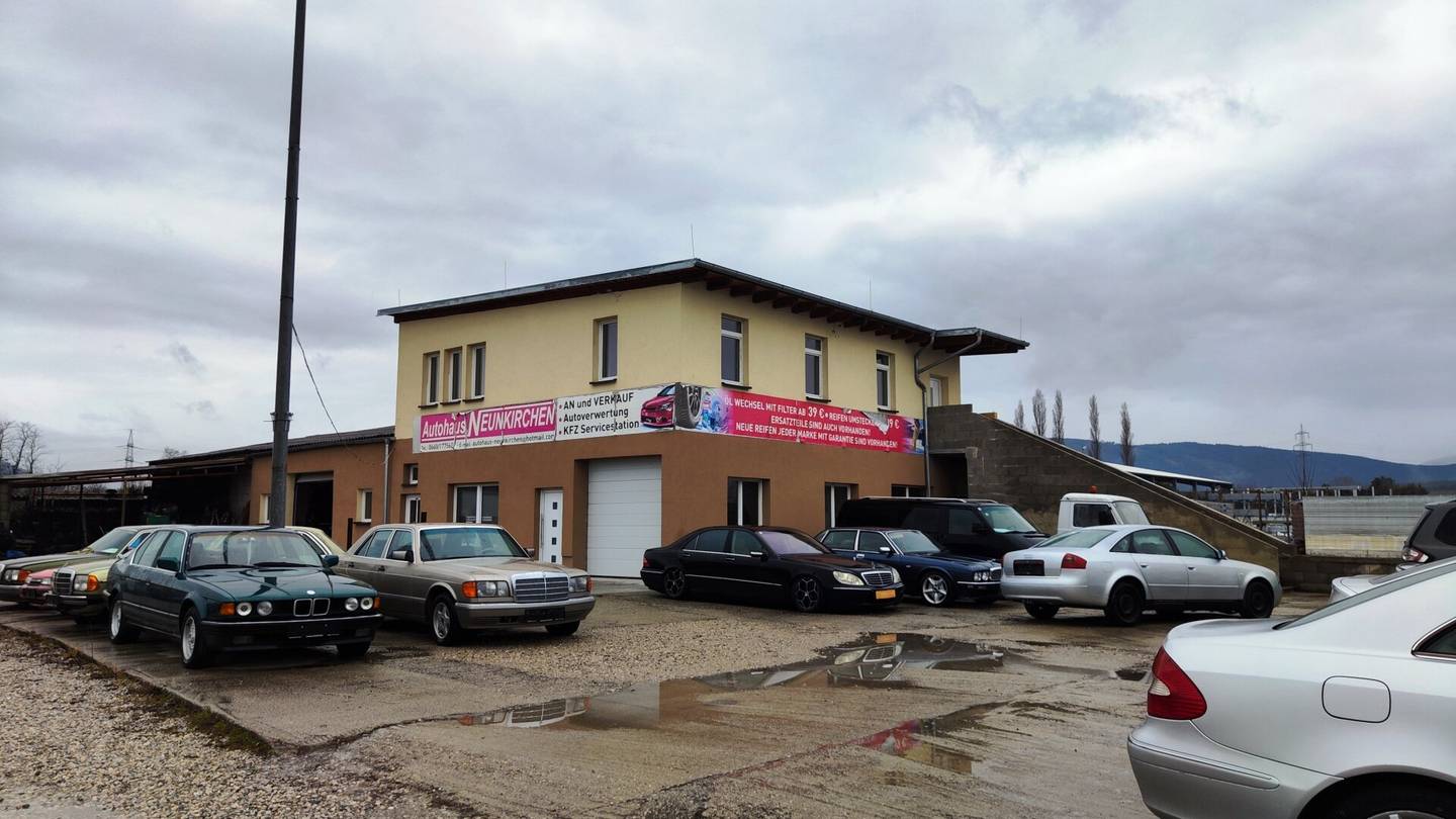 Auto repair shop in Neunkirchen, existing business with a fully equipped building for sale