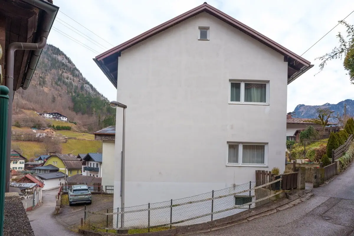 Ruhe genießen, Nähe leben – Zweifamilienhaus in Ebensee