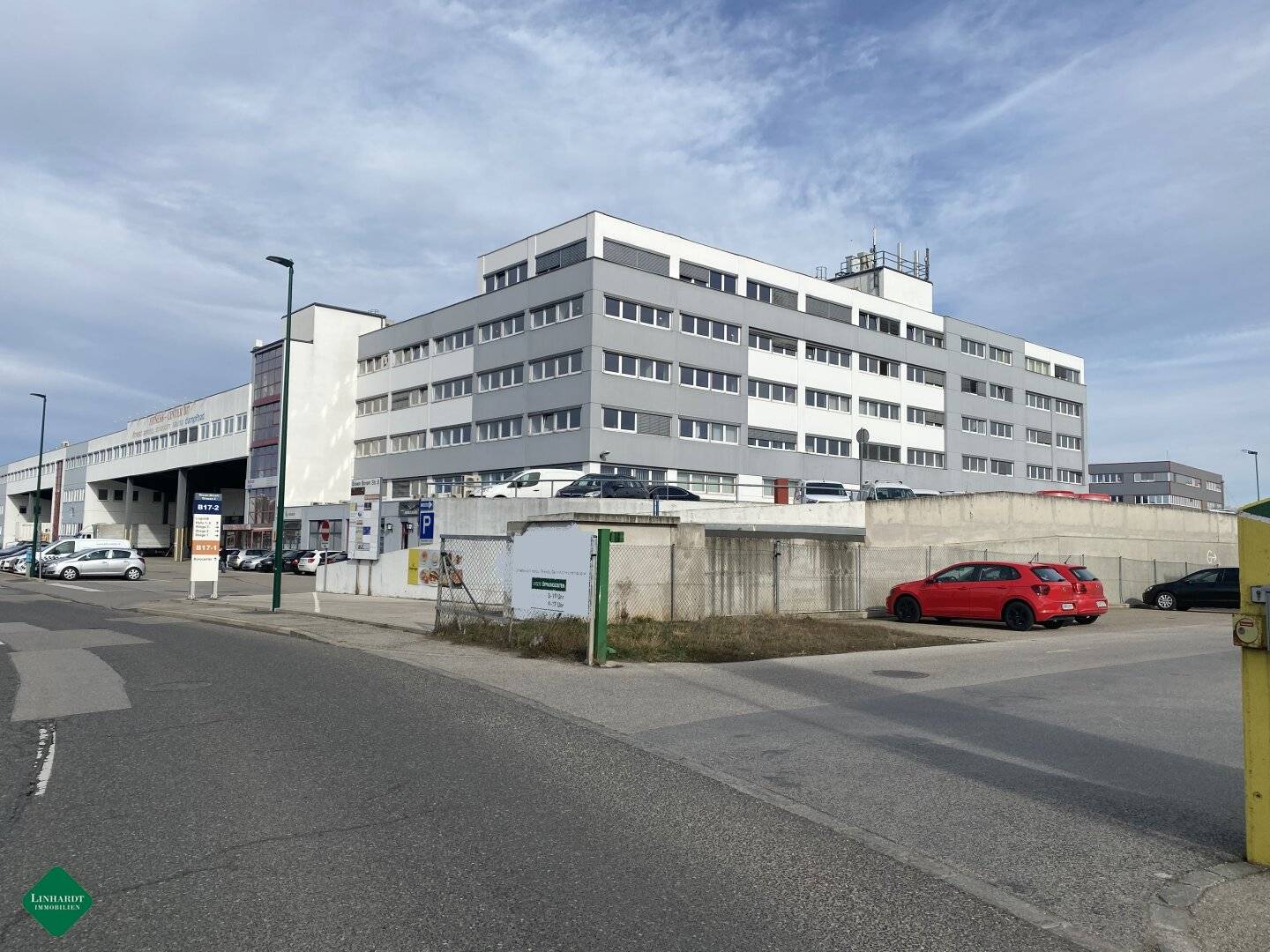 Individual offices of 36 m² and about 58 m²...