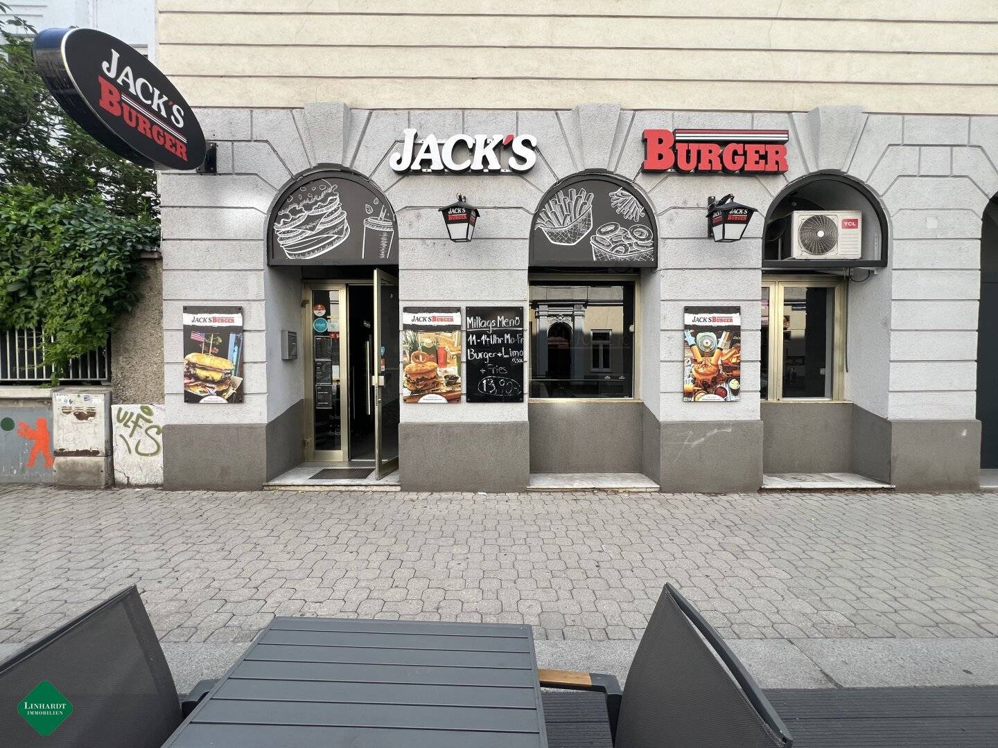 Burger shop with outdoor seating to let