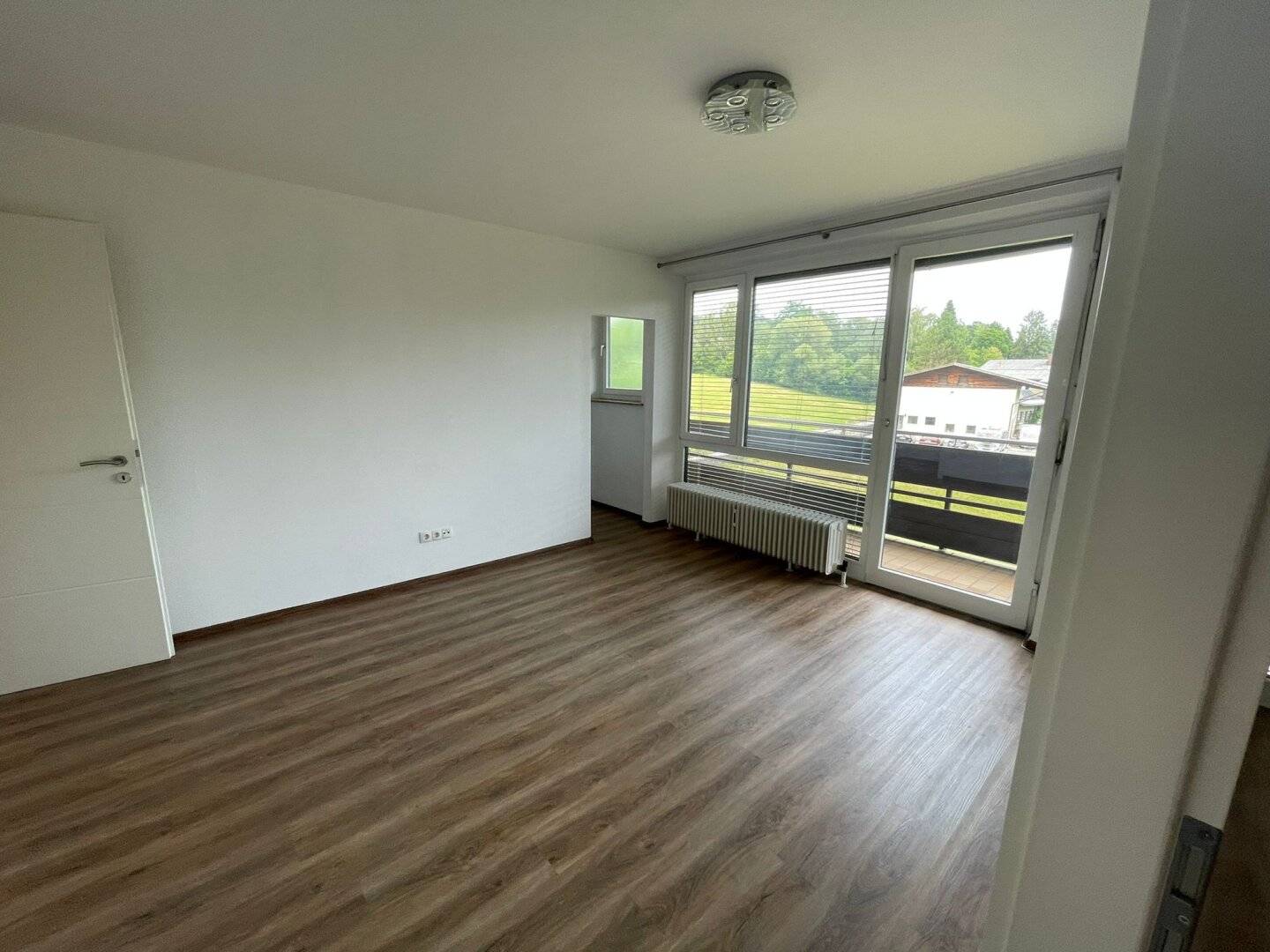 Charming 2-room apartment in Salzburg with loggia and garage: your new home