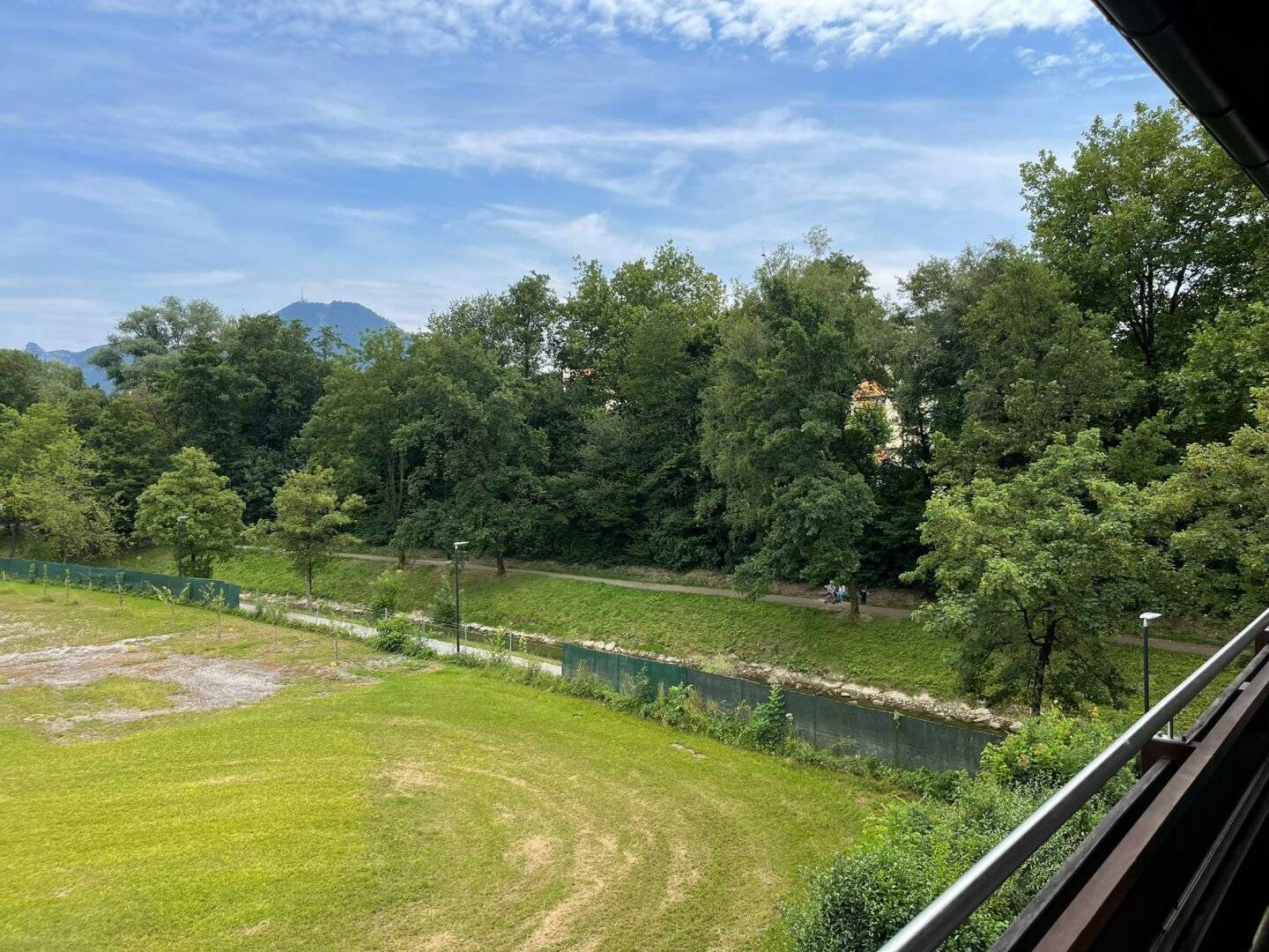 Charming 2-room apartment in Salzburg with loggia and garage: your new home