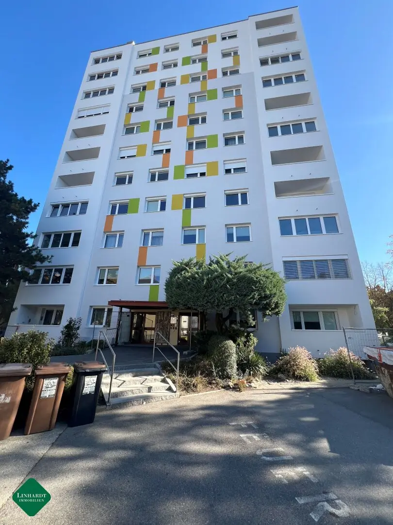 Partially renovation needed 3 room apartment in a good location