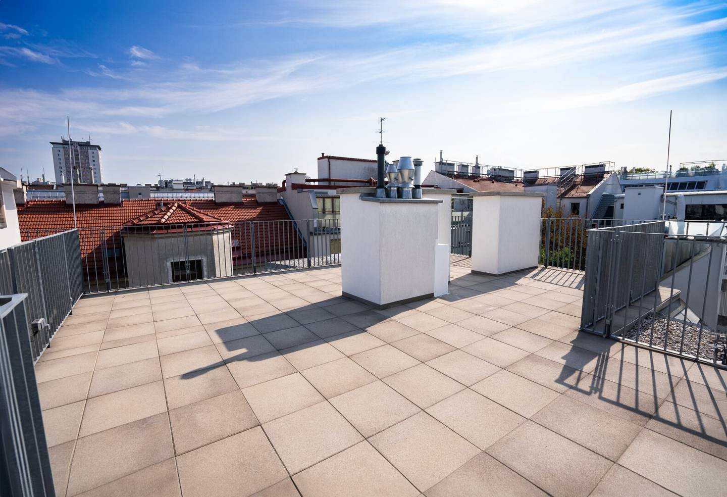 Dreamlike penthouse in 1050 Wien: 3 rooms, terrace, pure luxury! Bidding procedure starting price € 750,000