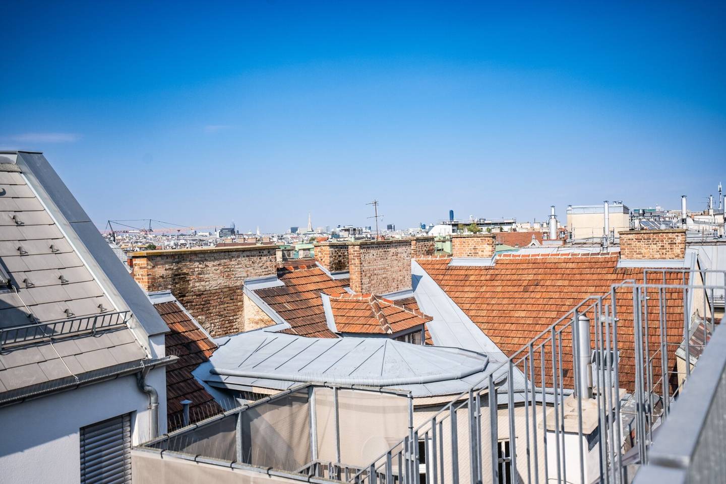 Dreamlike penthouse in 1050 Wien: 3 rooms, terrace, pure luxury! Bidding procedure starting price € 750,000
