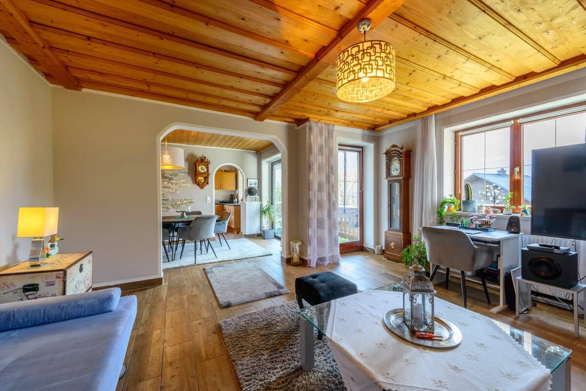 Leben, wo andere Urlaub machen – Haus mit Seeblick & Gästezimmer