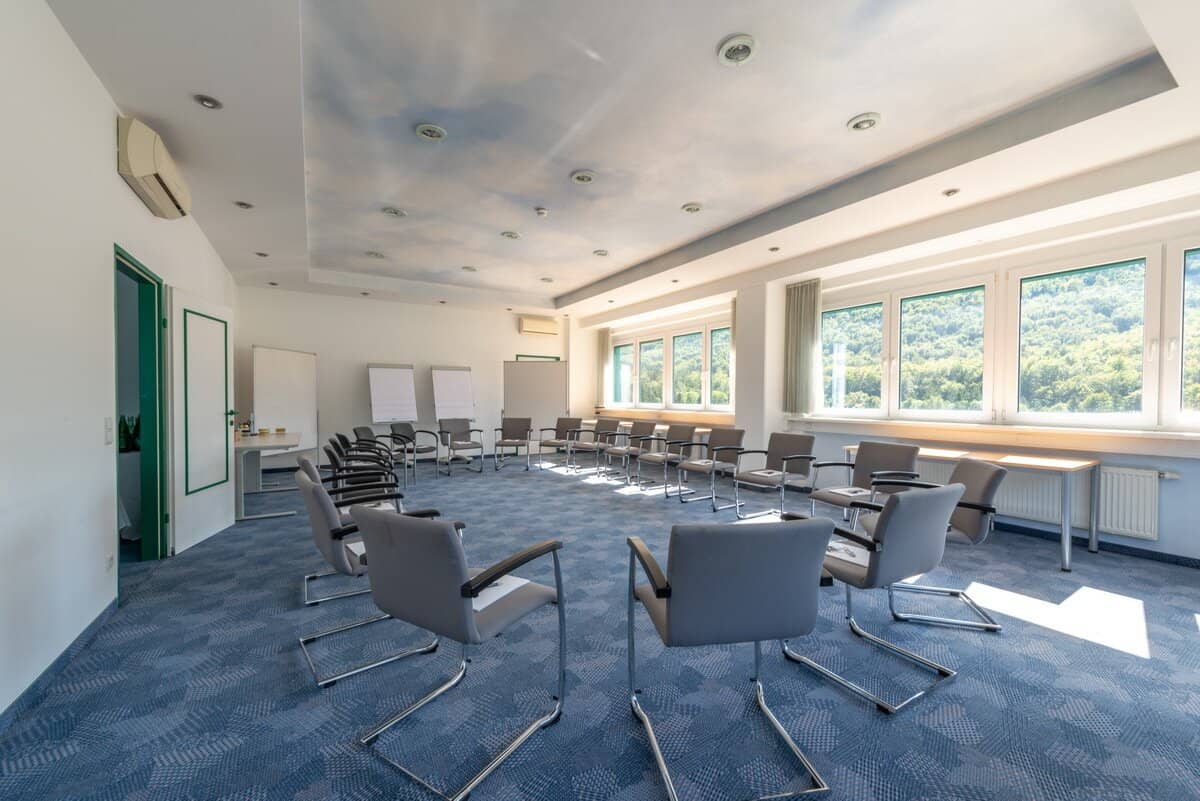 Large adaptable office spaces for rent