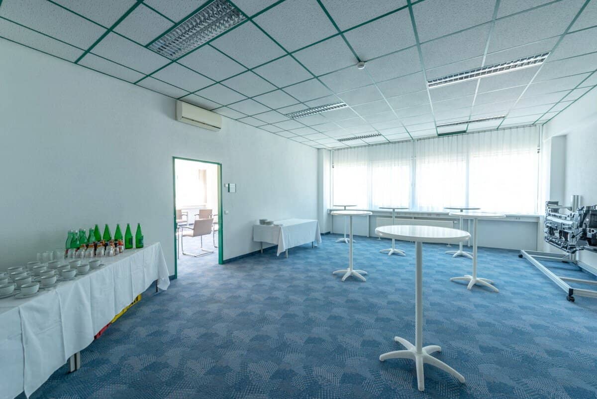 Large adaptable office spaces for rent