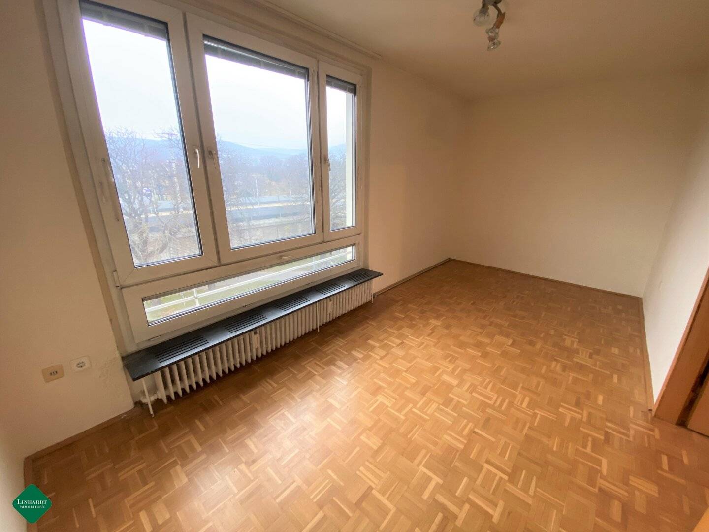 Renovierungsbedürftige 4-Zimmerwohnung bei Bahnhof