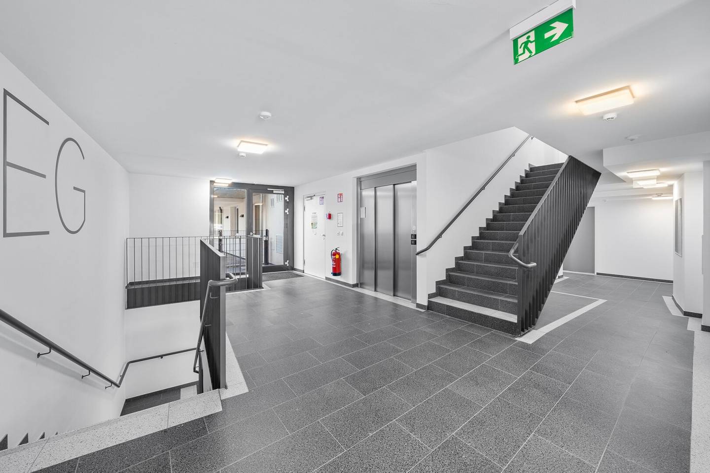 Investment - Very well laid out 2 1/2 room apartment with 69.32 m² living area (Top 11)