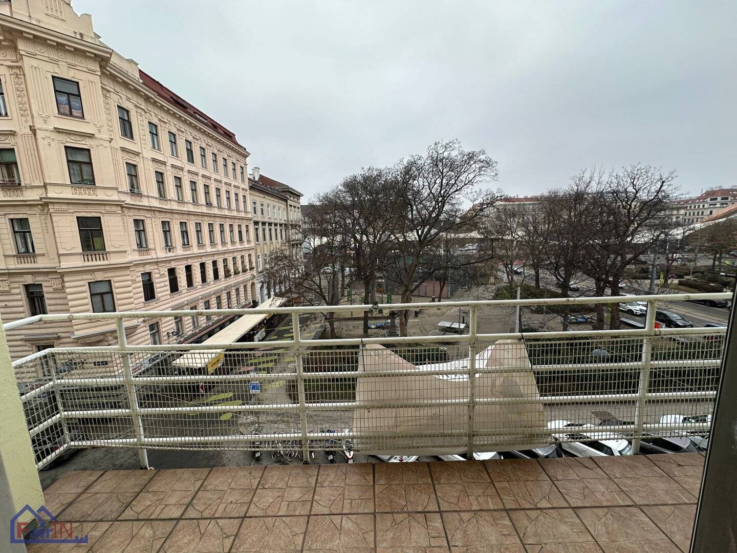 Dreamlike 3 room apartment in 1070 Vienna in need of renovation with loggia